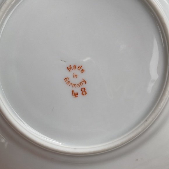 Vintage made in Germany roses ceramic plates. Small plates. 6". - Picture 10 of 16